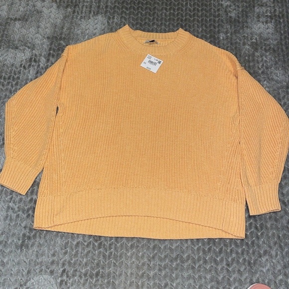 NWT American Eagle Outfitters Crew Neck Cardigan. Oversized Size Medium. - Picture 10 of 13